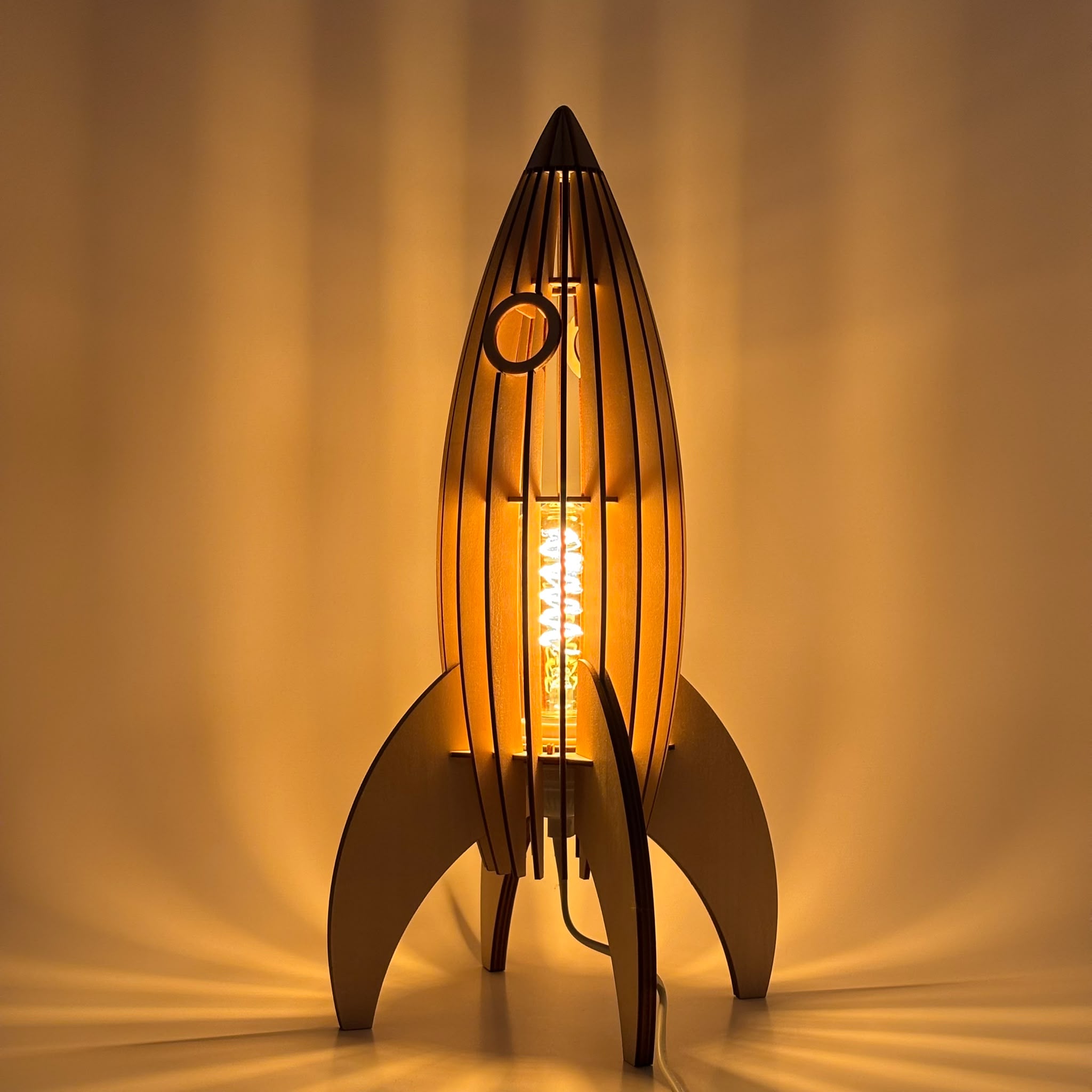 Raketlampe – Lampe til børneværelse med raket design