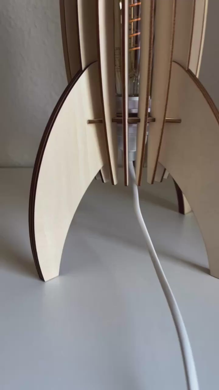 Raketlampe – Lampe til børneværelse med raket design
